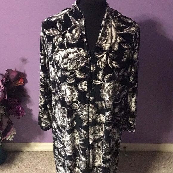 Miss Elaine soft zip up house coat small. SOFT - Picture 3 of 10